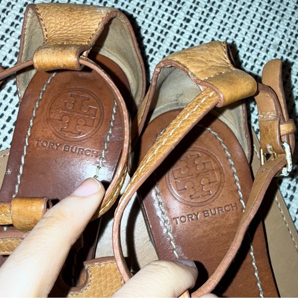tory burch phoebe leather sandals size 8
see description and photos - Picture 5 of 10